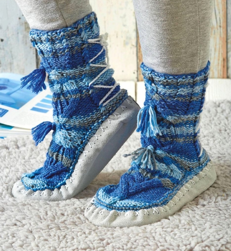 Вязаные домашние носки спицами
